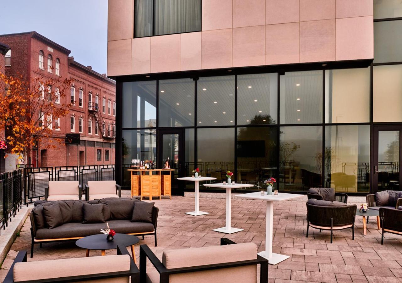 Lockwood Hotel *